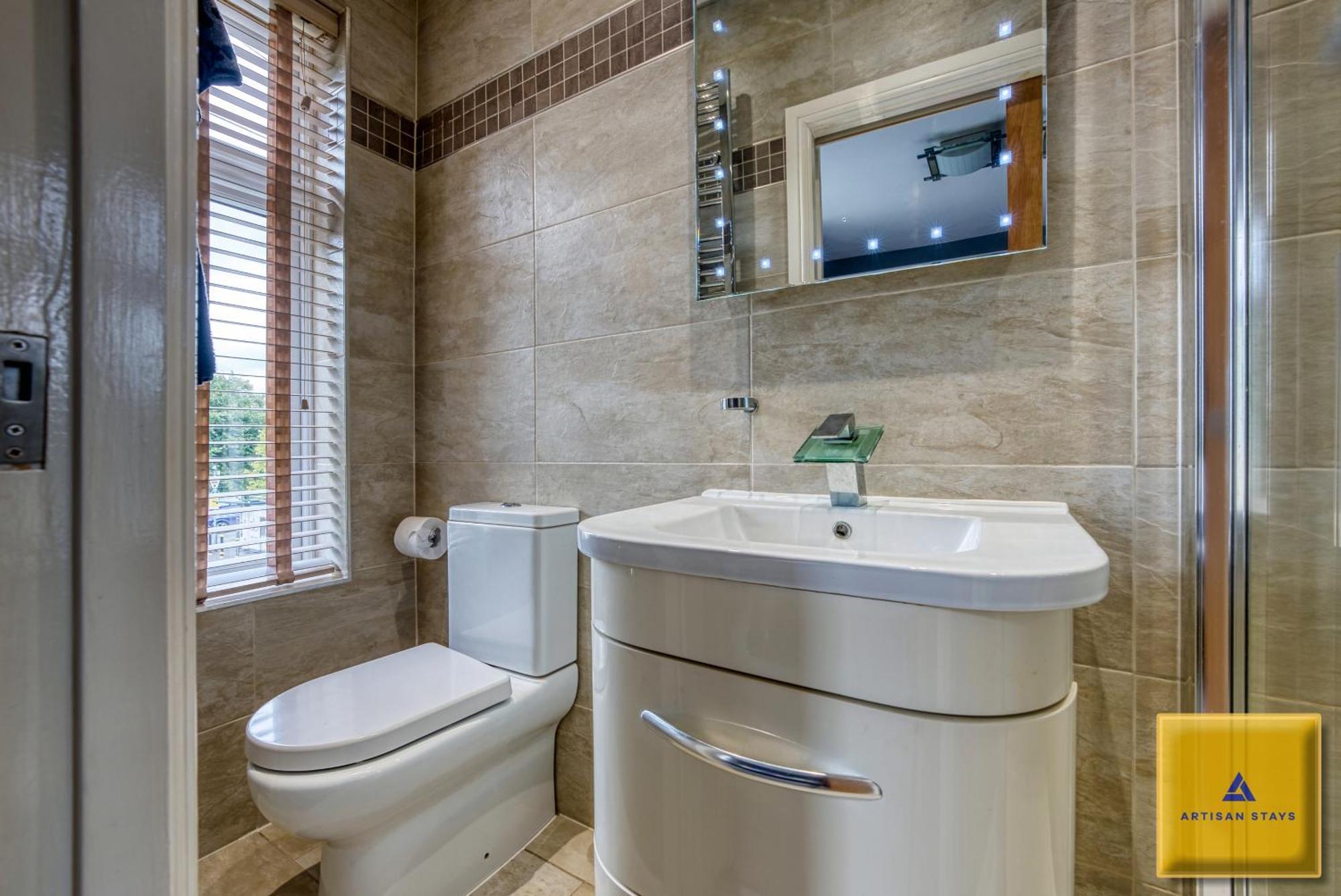 NEC Family Haven: Spacious 4-Bedroom with Airport Proximity Coventry Exterior photo