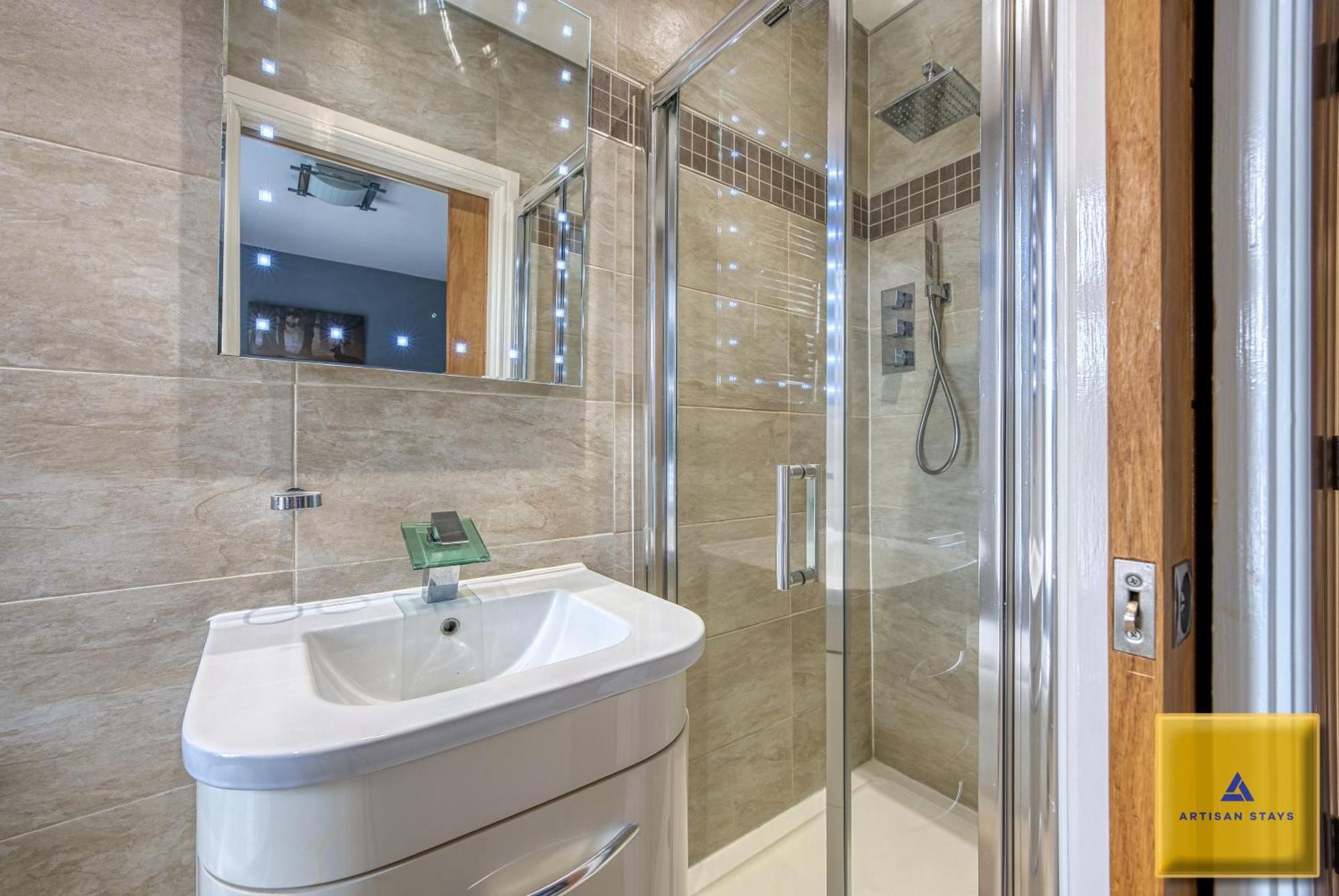 NEC Family Haven: Spacious 4-Bedroom with Airport Proximity Coventry Exterior photo