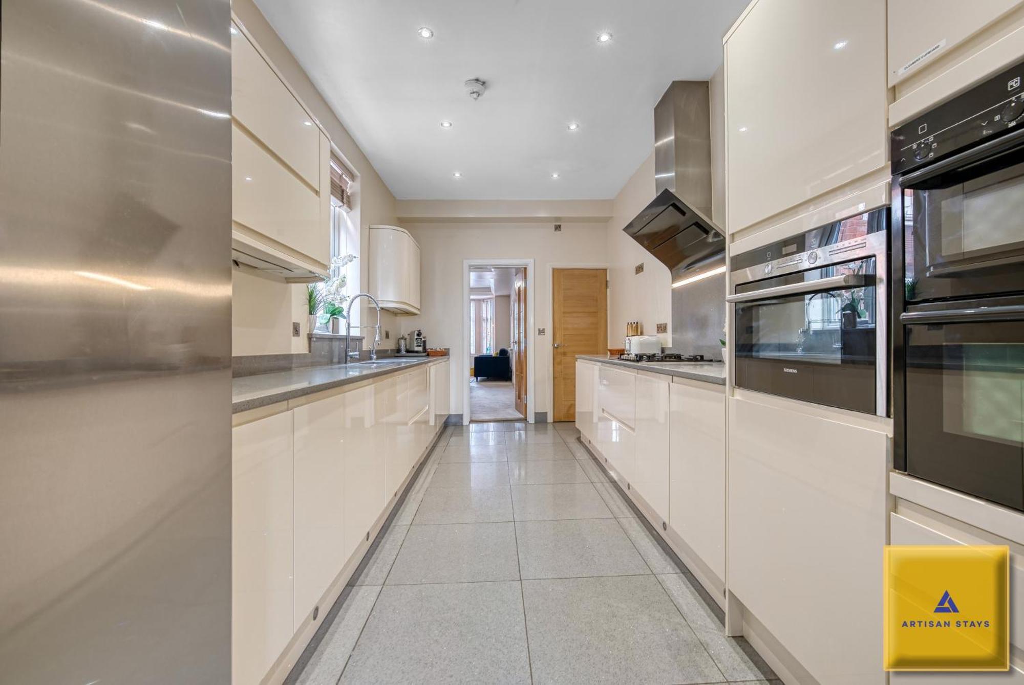 NEC Family Haven: Spacious 4-Bedroom with Airport Proximity Coventry Exterior photo