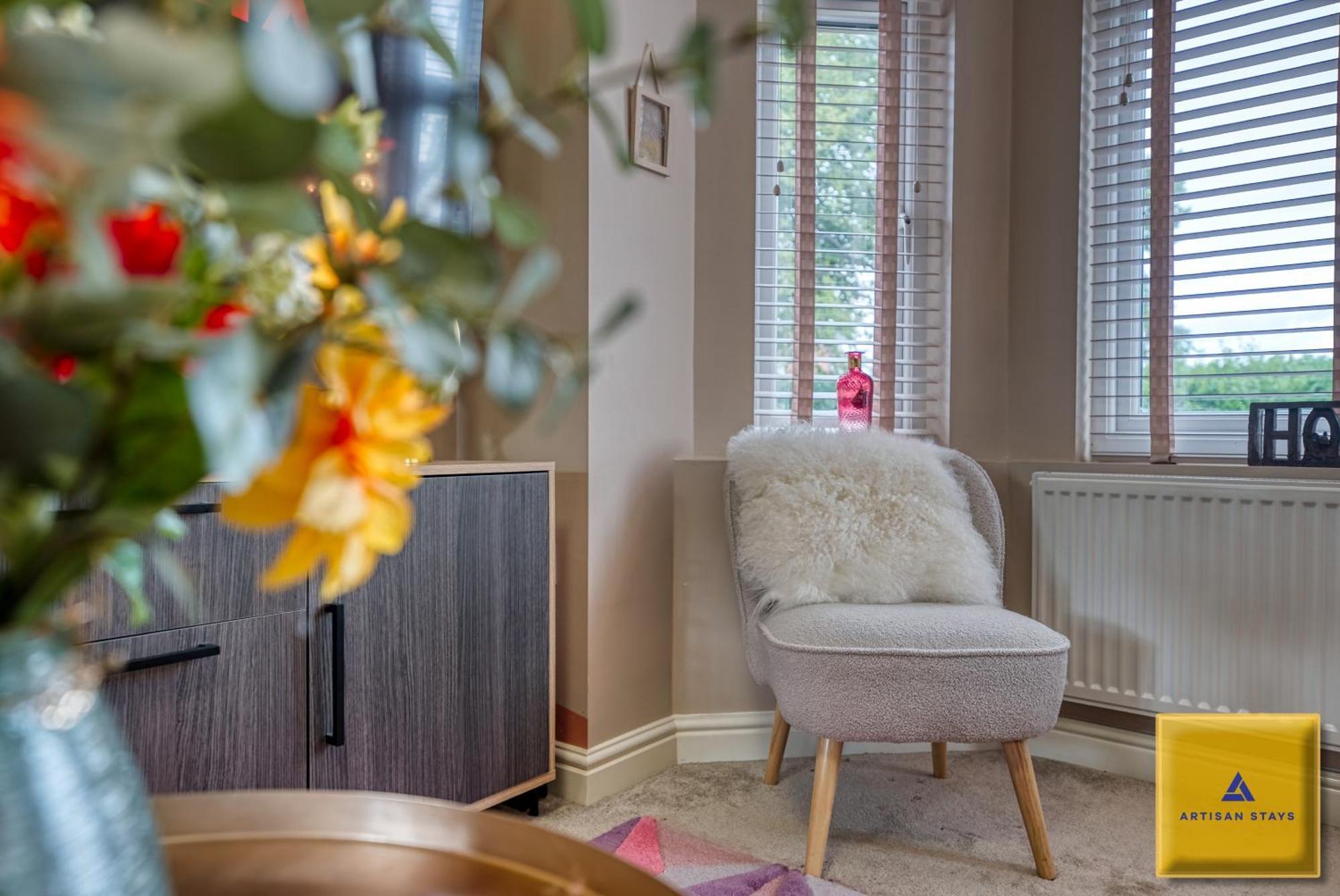 NEC Family Haven: Spacious 4-Bedroom with Airport Proximity Coventry Exterior photo